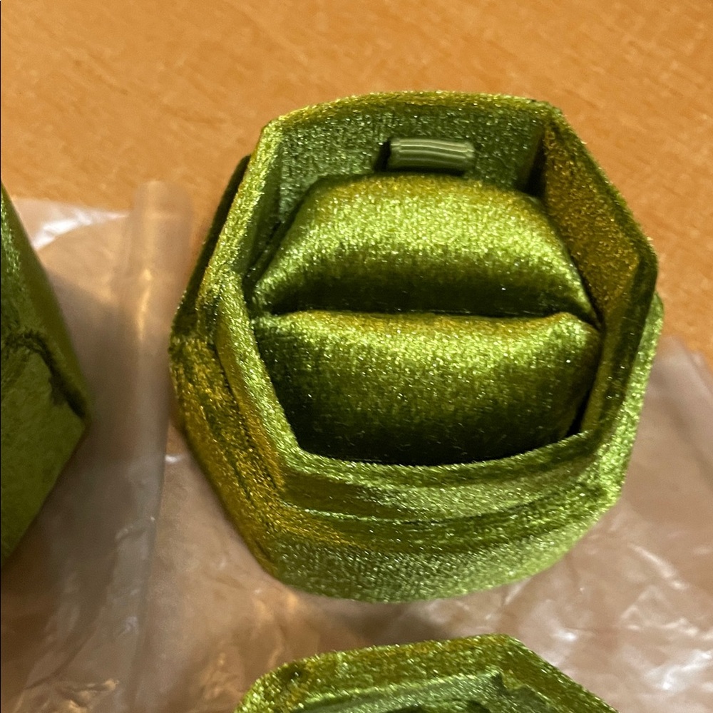 Kendra Scott Green Peridot Velvet Ring Box Set of TWO - Picture 4 of 7